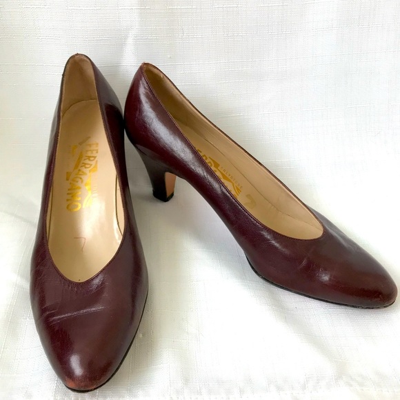 Salvatore Ferragamo Vintage Red 2.5” Heel Pumps Women Sz 7B Made in Italy - Picture 2 of 14
